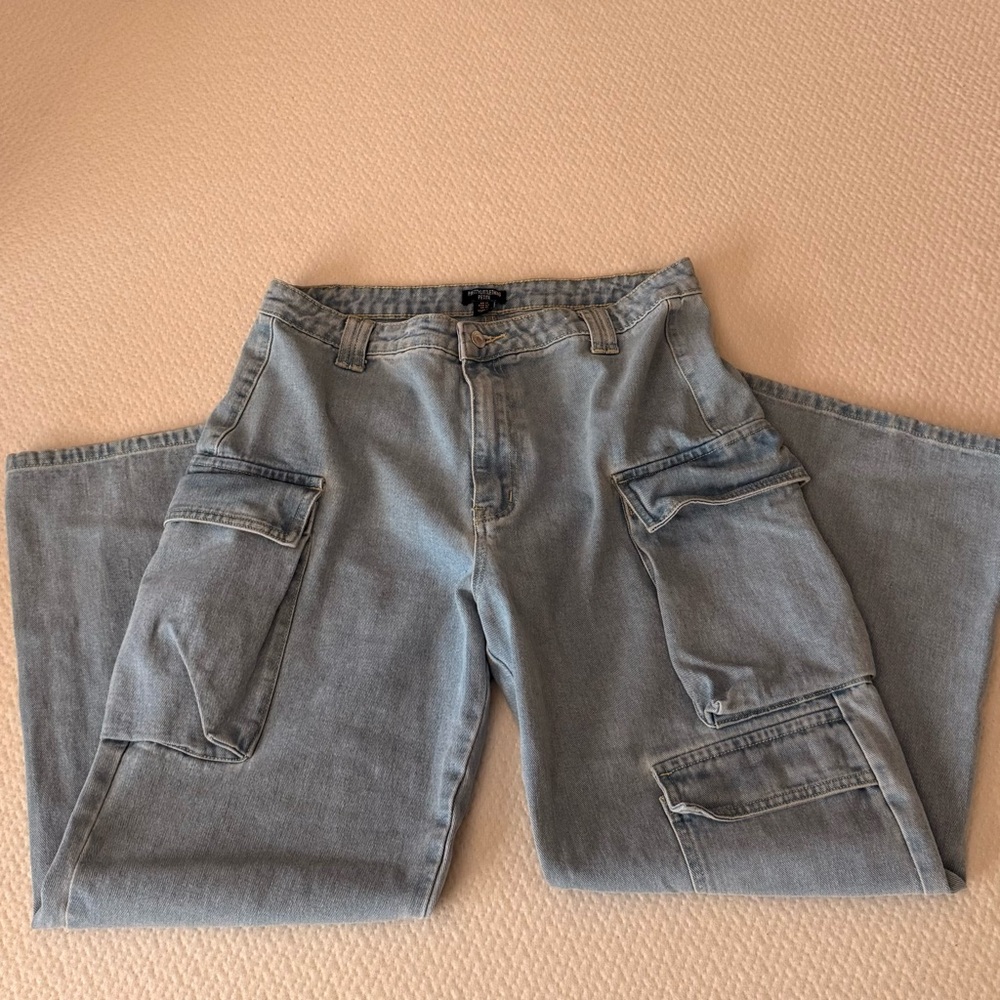 PrettyLittleThing Light Blue Cargo Pants - Picture 4 of 5